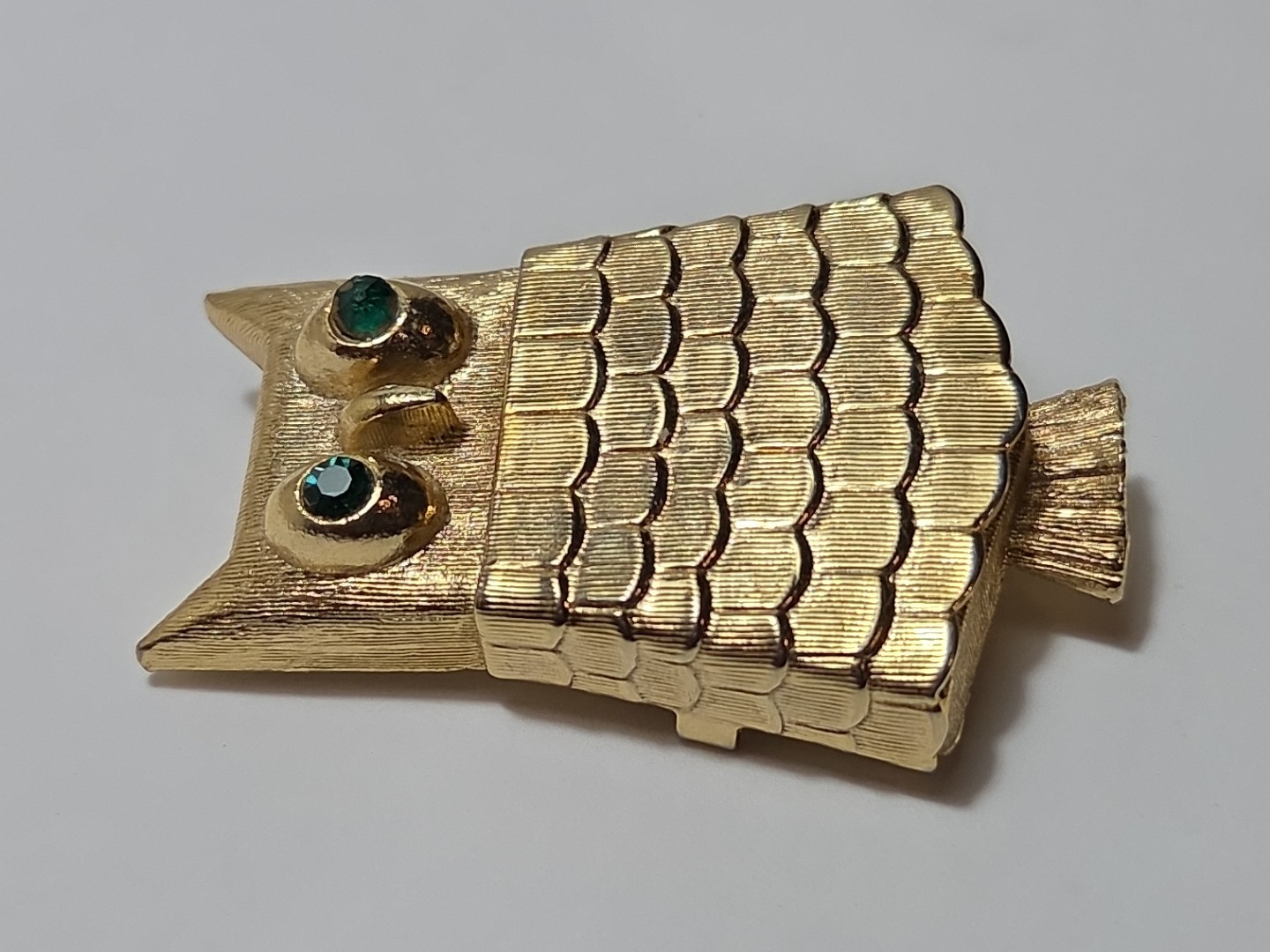 VTG Avon Regence Owl Compact Brooch Solid Perfume FULL Balm Gold Tone Jewelry