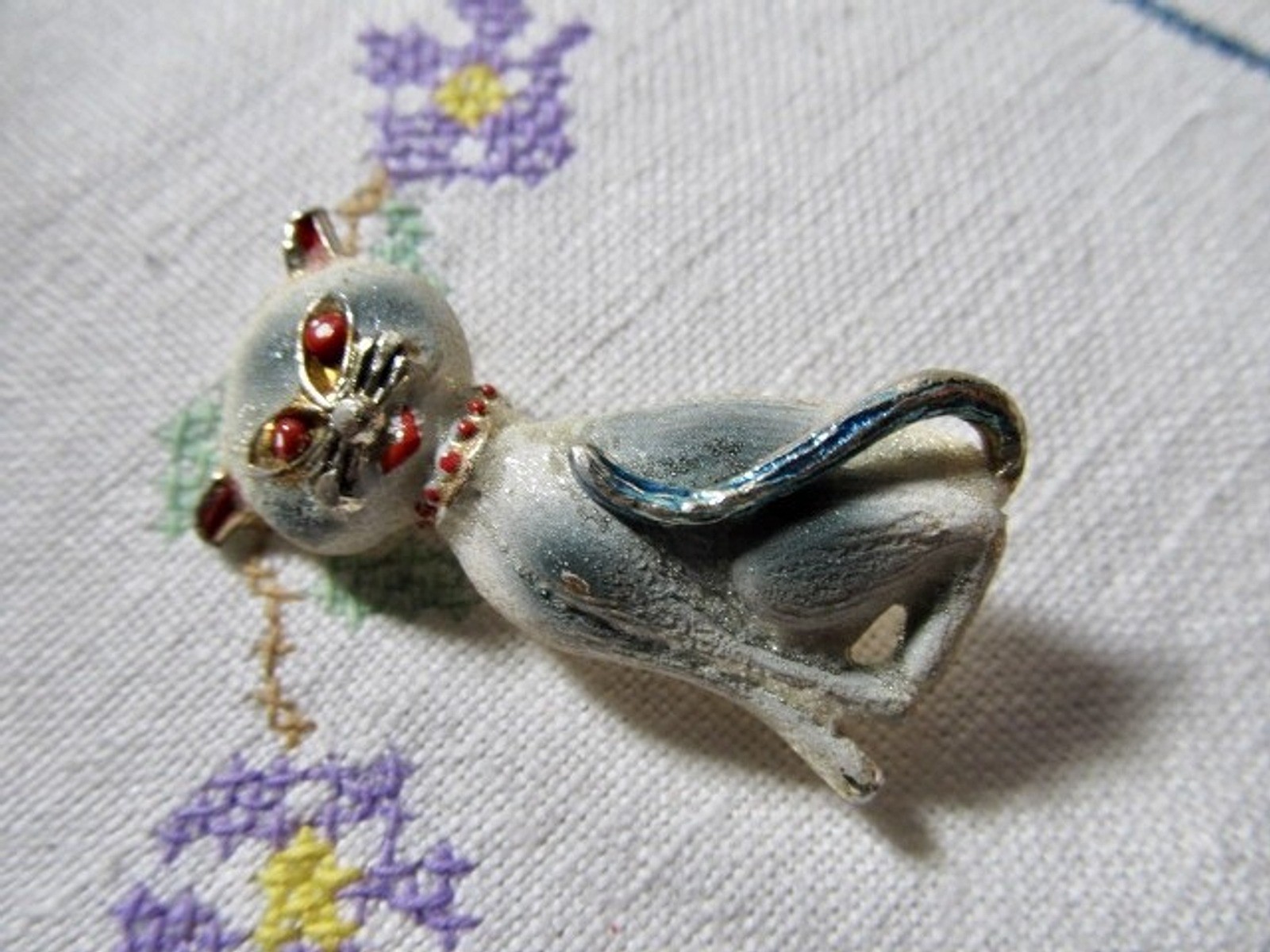 Vintage Powder Coated Enamel Cat w/ Beaded Red Eyes PIN marked Korea