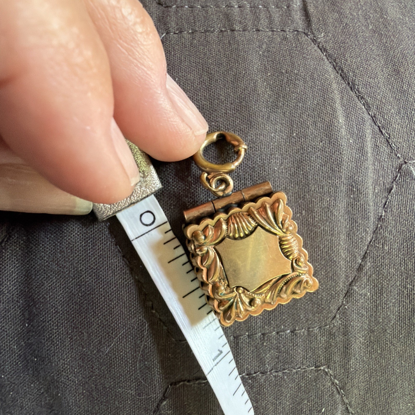 Victorian 6.7g Rose Gold Fill Locket Etch Flower Motif Pendant Charm Engravable