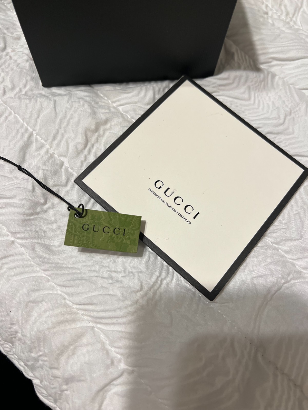 Gucci G-Frame YA128533 Women’s Watch Fuchsia MOP Dial New Box Tag Warranty