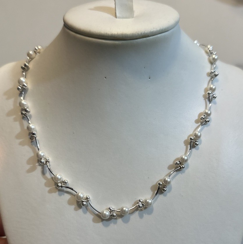 Elegant Twisted Faux Pearl Necklace with Silver-Tone Finish