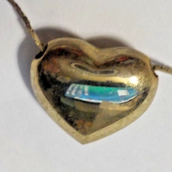 Vintage 29 1/2″ Gold Tone Puffed Sliding Heart On Serpentine Chain