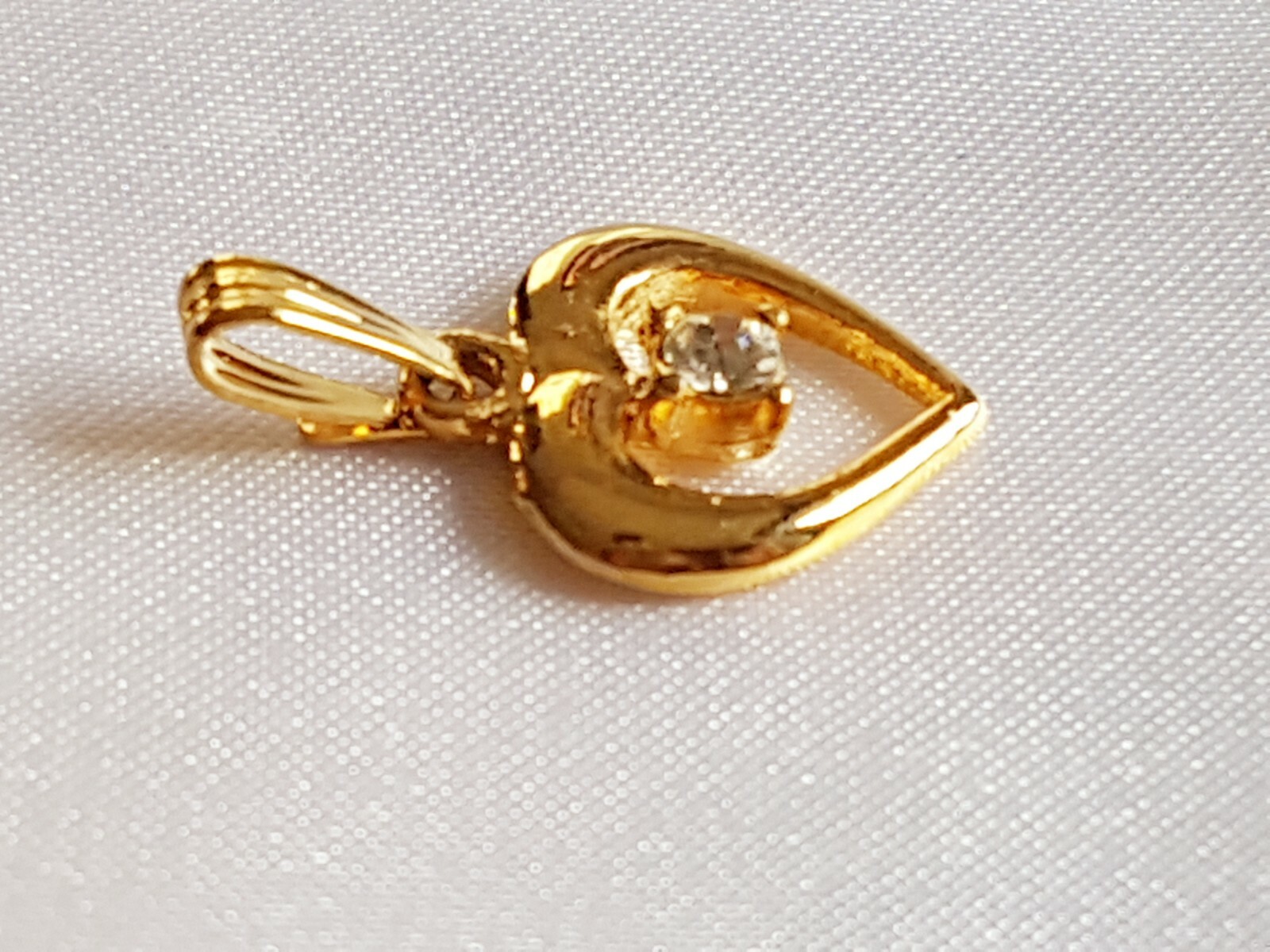 Pendant ~ Heart ~ Sparkling Diamante ~ Gold Plated
