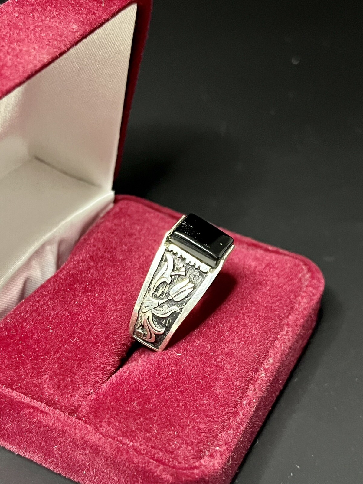 Handcrafted vintage Sterling Silver design floral onyx ring size 11.25