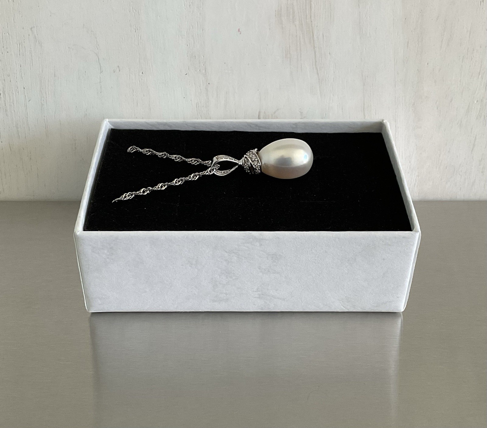 Genuine Pearl with 28 Diamond Accents Pendant Necklace 925 Sterling Silver 17″