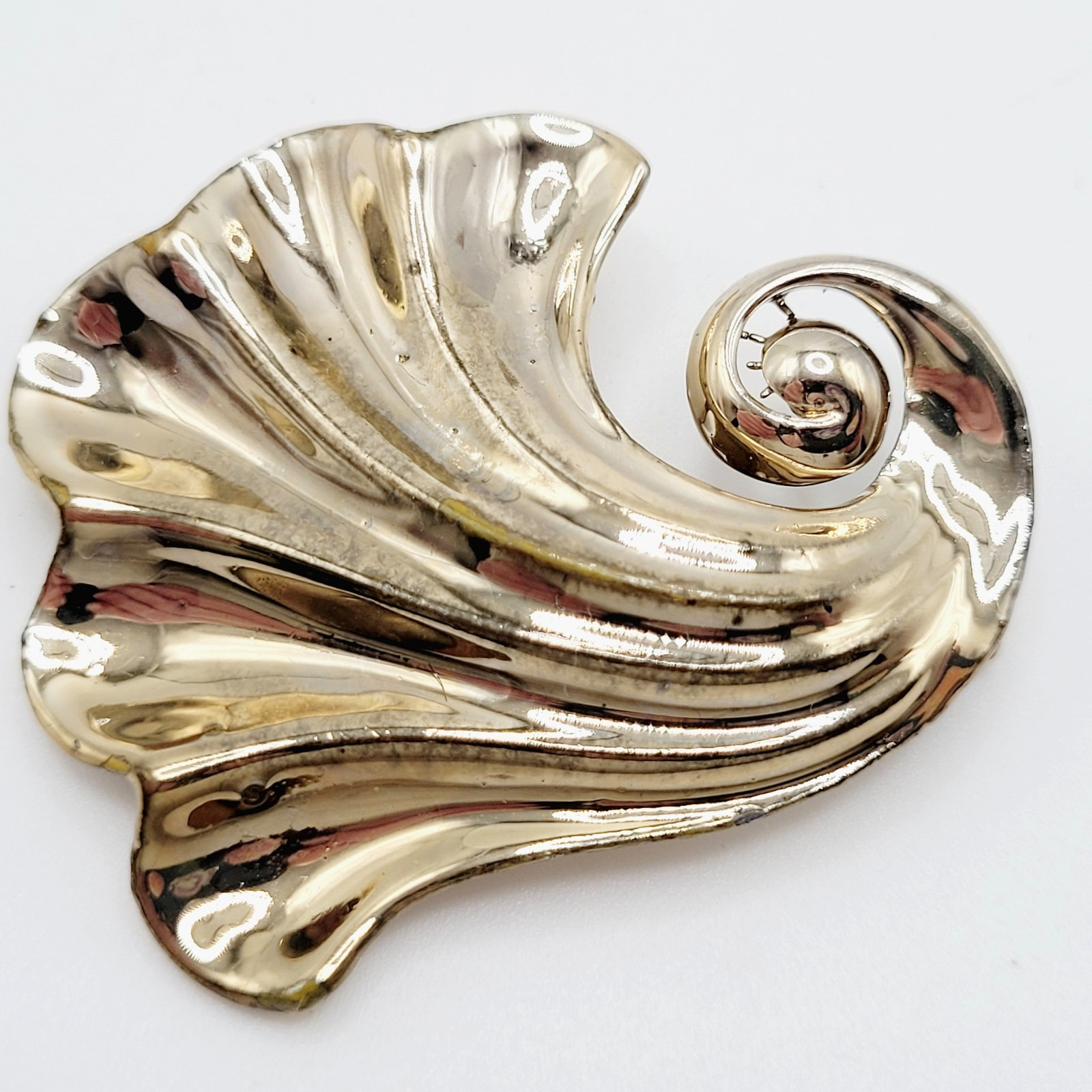Nouveau Style Nautical Shell Swirl Wave Gold Tone Pin Retro 1940s Style Brooch