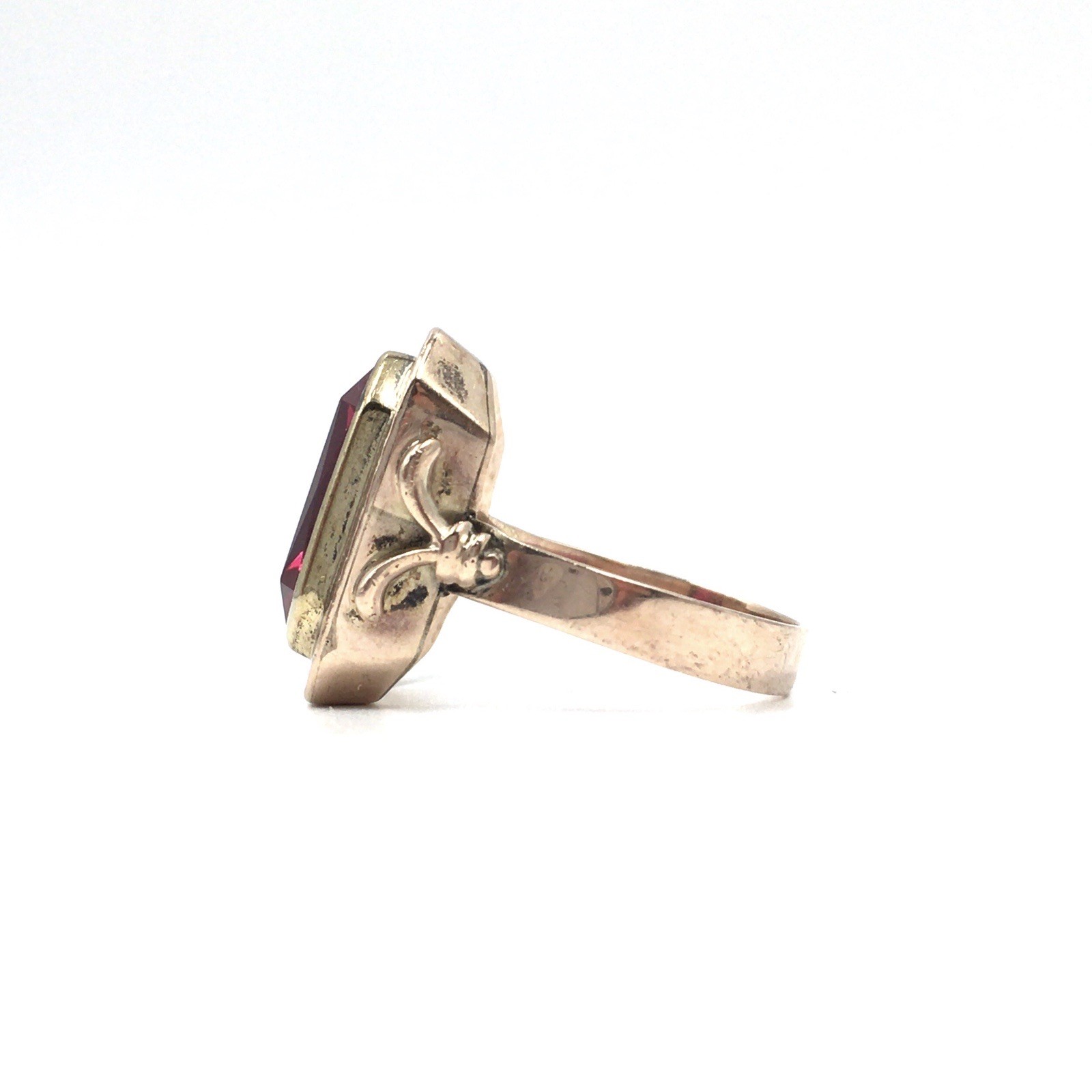 8kt gold ring synthetic ruby 333 yellow gold 1.5 x 1.2 cm signet ring RW 62