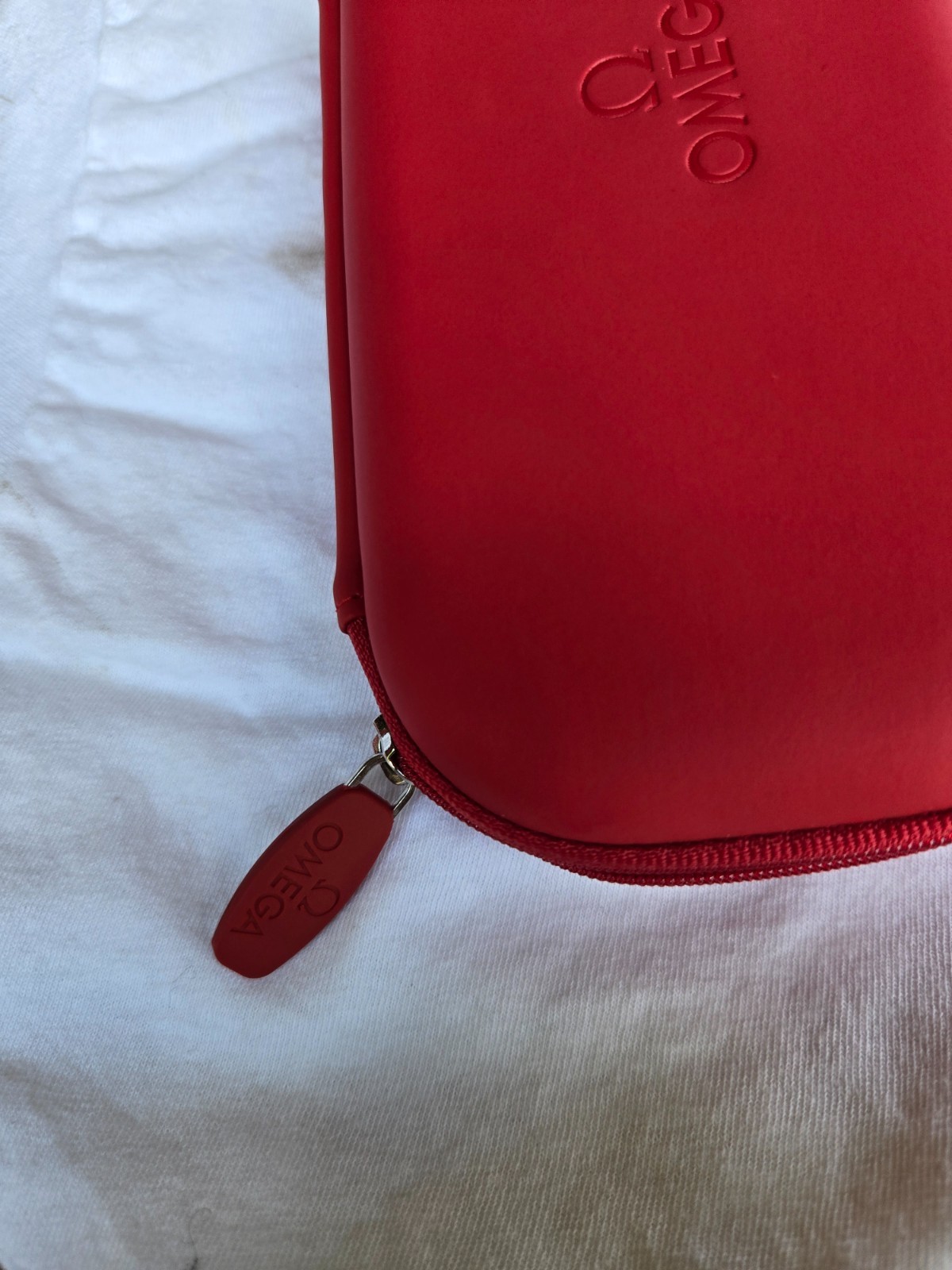 GENUINE OMEGA RED WATCH OR TOOLS TRAVEL CASE ZIPPERED, SIGNED ZIPPER PULL, PAD!!
