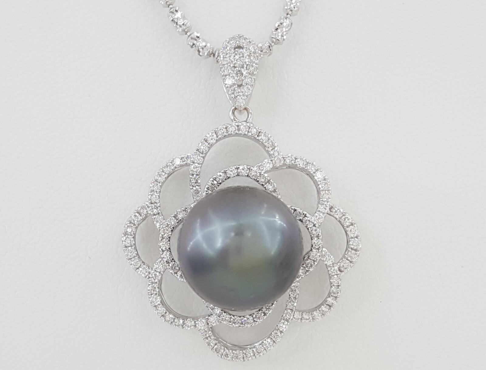13.7 mm Tahitian Pearl & Diamond Flower Pendant Necklace 1.3 ct 18K Gold 18″