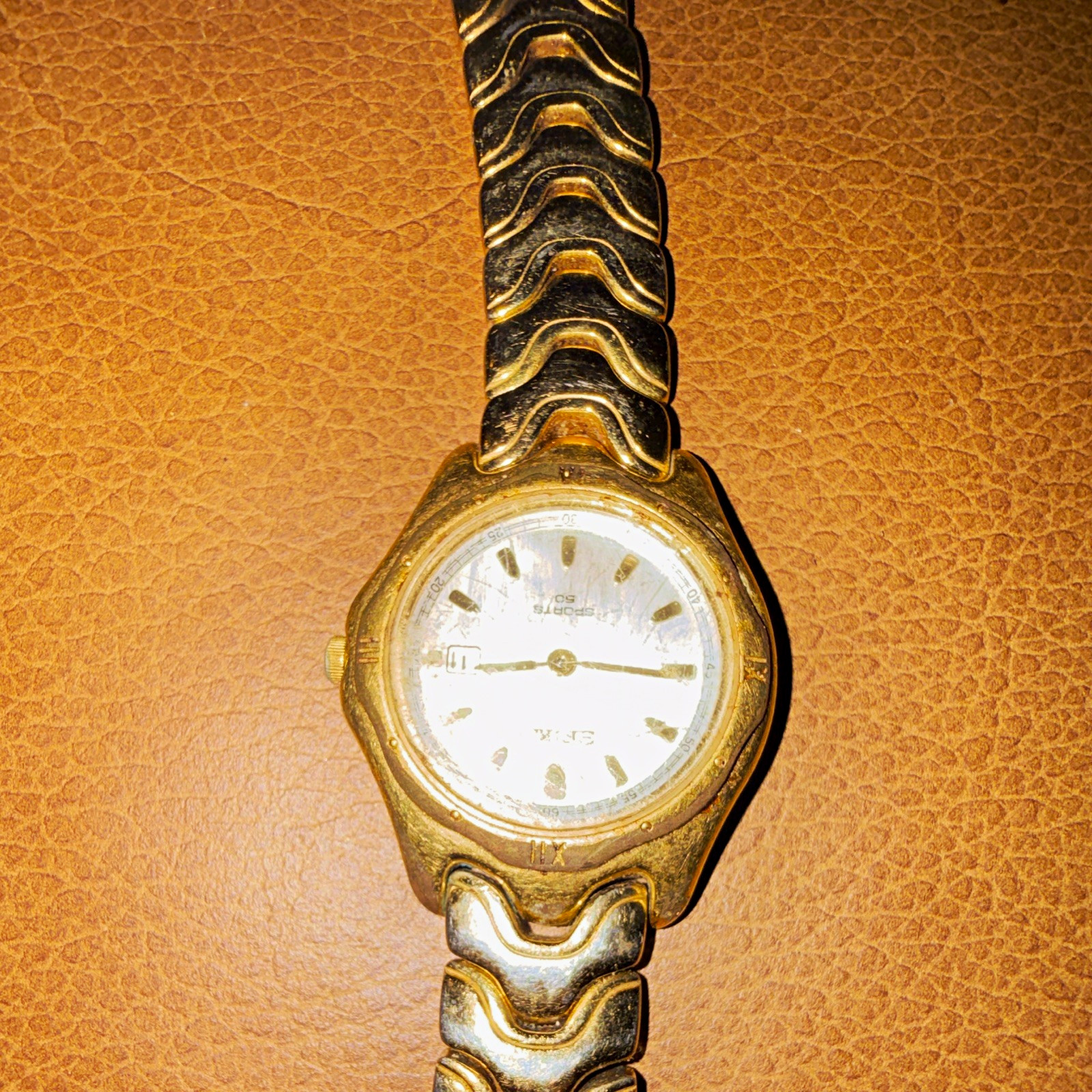Seiko Quartz Analog Two-Tone Bracelet Wristwatch White Dial 30mm Water Resist