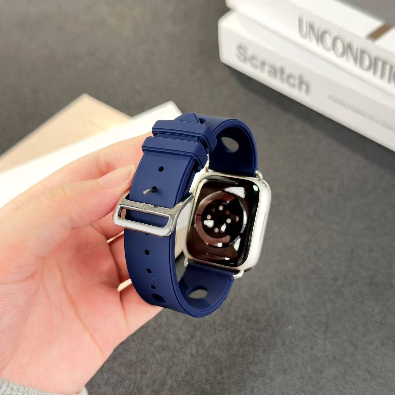 Suitable for Apple Watch – S1-11/Ultra/SE – Perforated Waterproof Silicone Strap