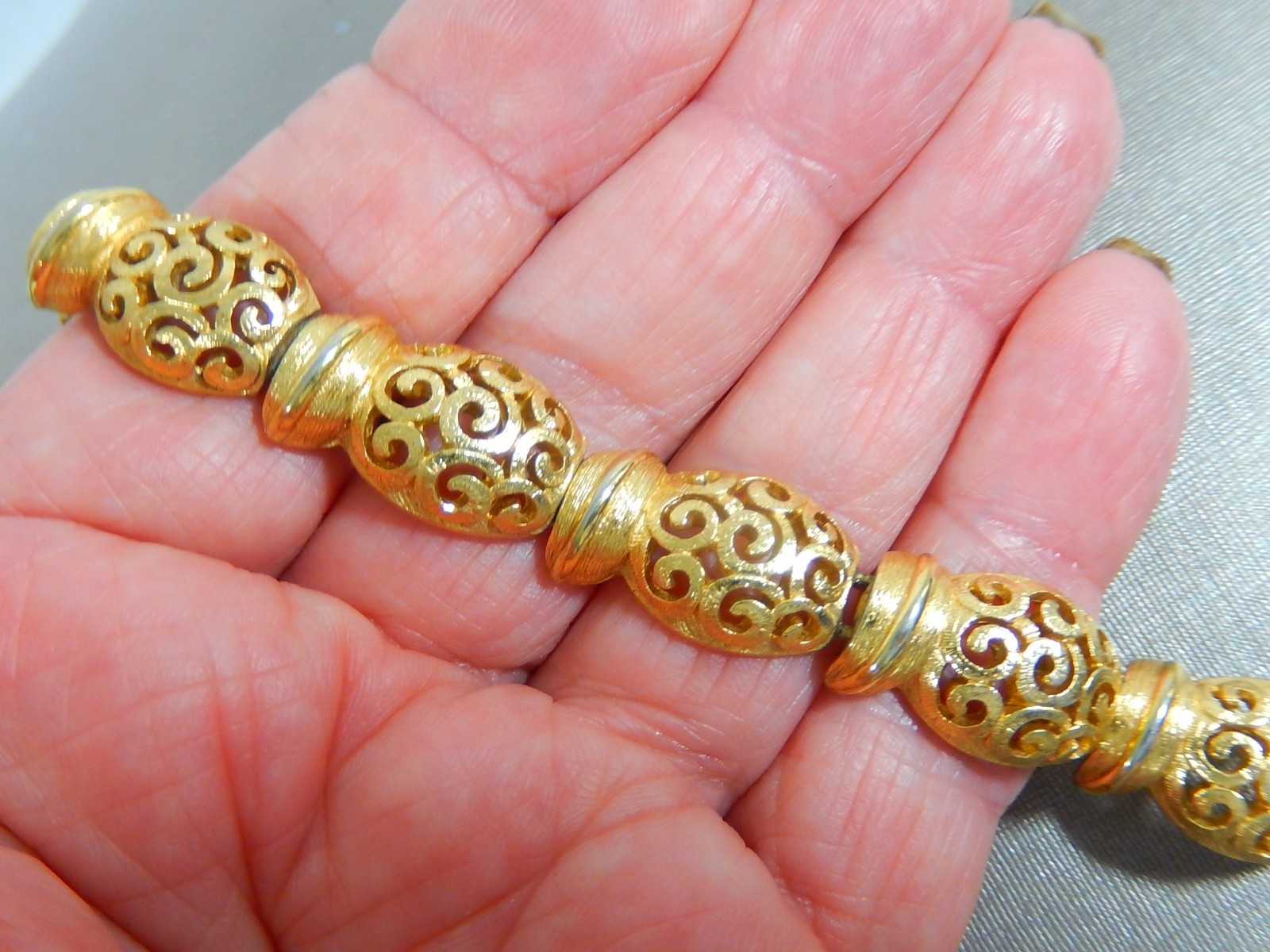 VTG MONET ETRUSCAN REVIVAL TEXTURED GOLD TONE OPEN WORK 7.25″ BRACELET