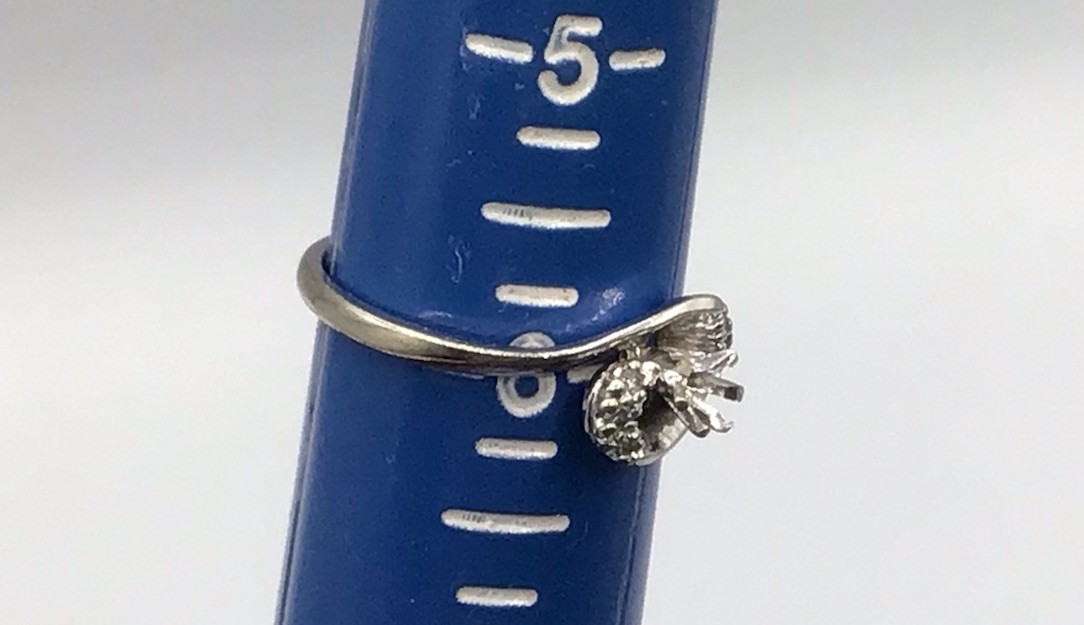 14k White Gold Engagement Ring – 6 Side Diamond Chips, Size 6 No Main Gem 1.95g