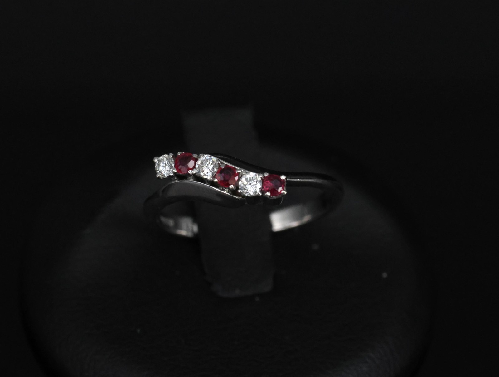 Vintage 0.19ct Ruby & 0.17ct Diamond Platinum Wavy Ring Size 6.5, 3.29g