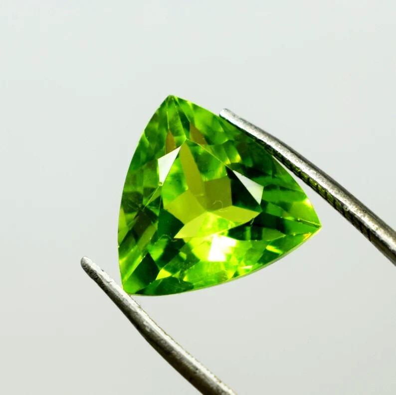 8 to 10 Ct Natural Peridot Trillion Cut Loose Gemstone Best offer Gift