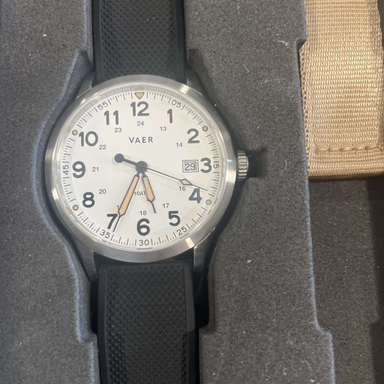 VAER Field Quartz 40mm White Dial Date Tan and Black Strap and Box no papers