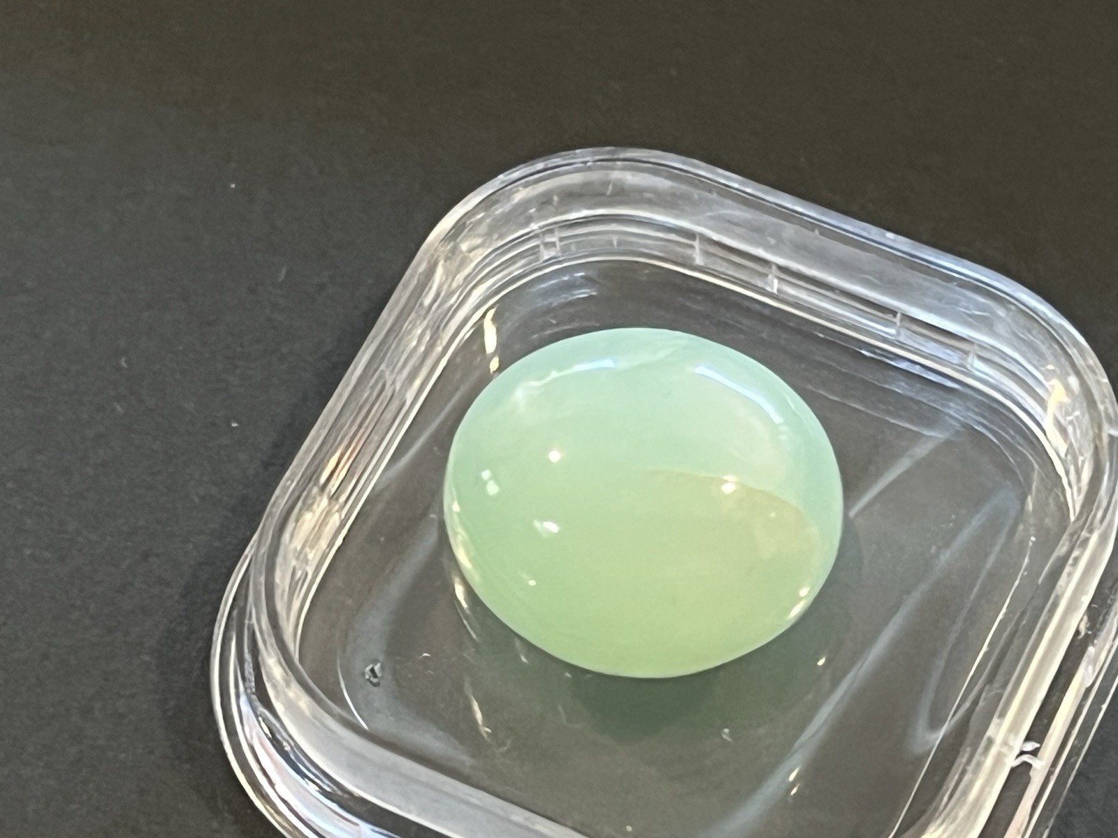 Natural Chrysoprase Chalcedony 17.95 Carats.