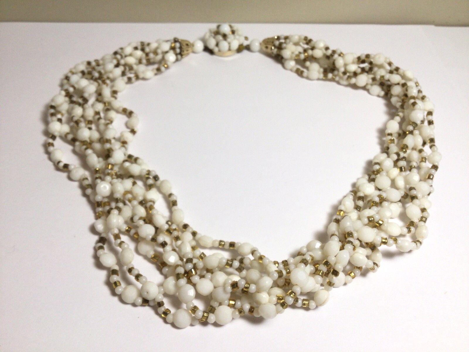 PRETTY VTG RETRO 19 1/2” MULTI-STRAND WHITE WITH GOLD ACCENTS NECKLACE HONG KONG