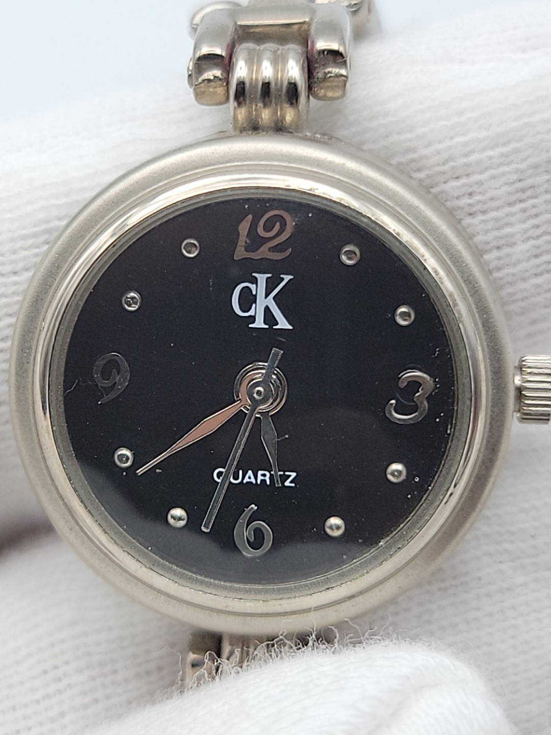 Calvin Klein Women Watch 21mm Round Black Dial Silver Tone Band 7″ , Runs
