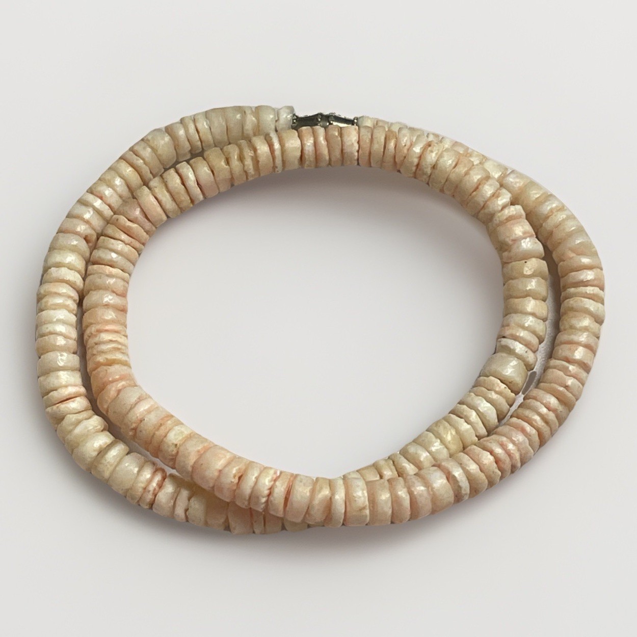 Vtg Hawaiian Surfer Peach Puka Shell Bead Necklace Barrel Clasp 15” Approx 5 mm