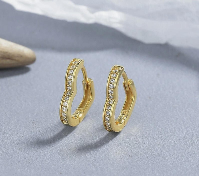 9CT GOLD LADIES HEART HOOP EARRINGS – Pair 14mm