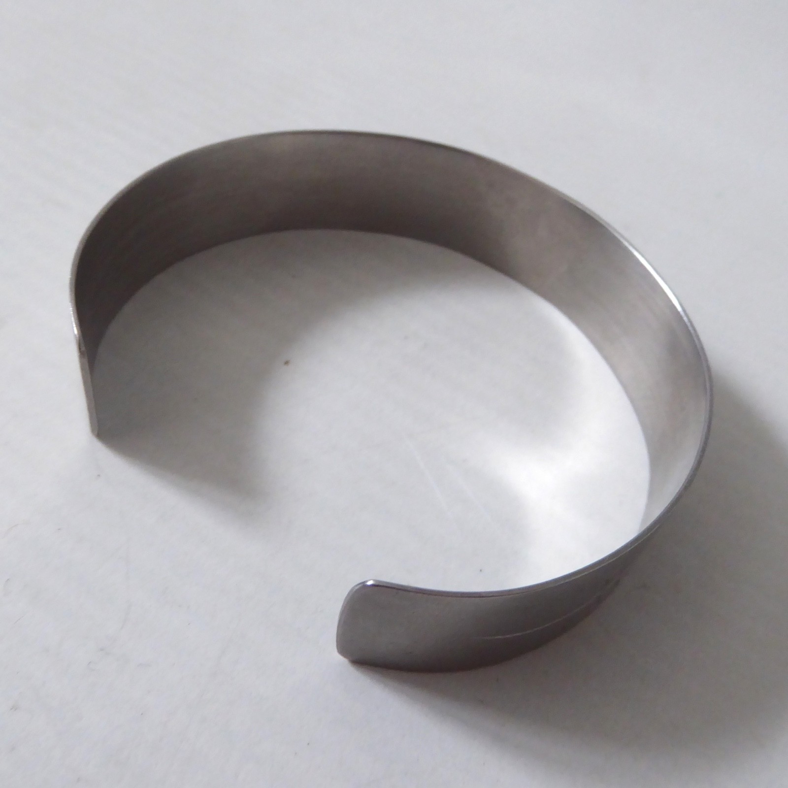 Stamped IVS modernist stainless steel vintage flower bracelet bangle, retro cuff