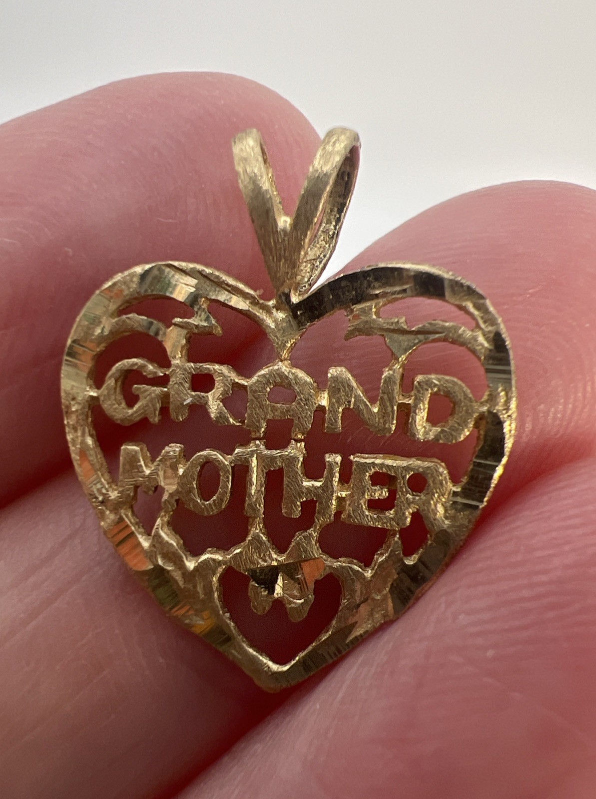 Vintage 14K Yellow Gold Grandmother Charm Necklace Pendant 1.06 Gram