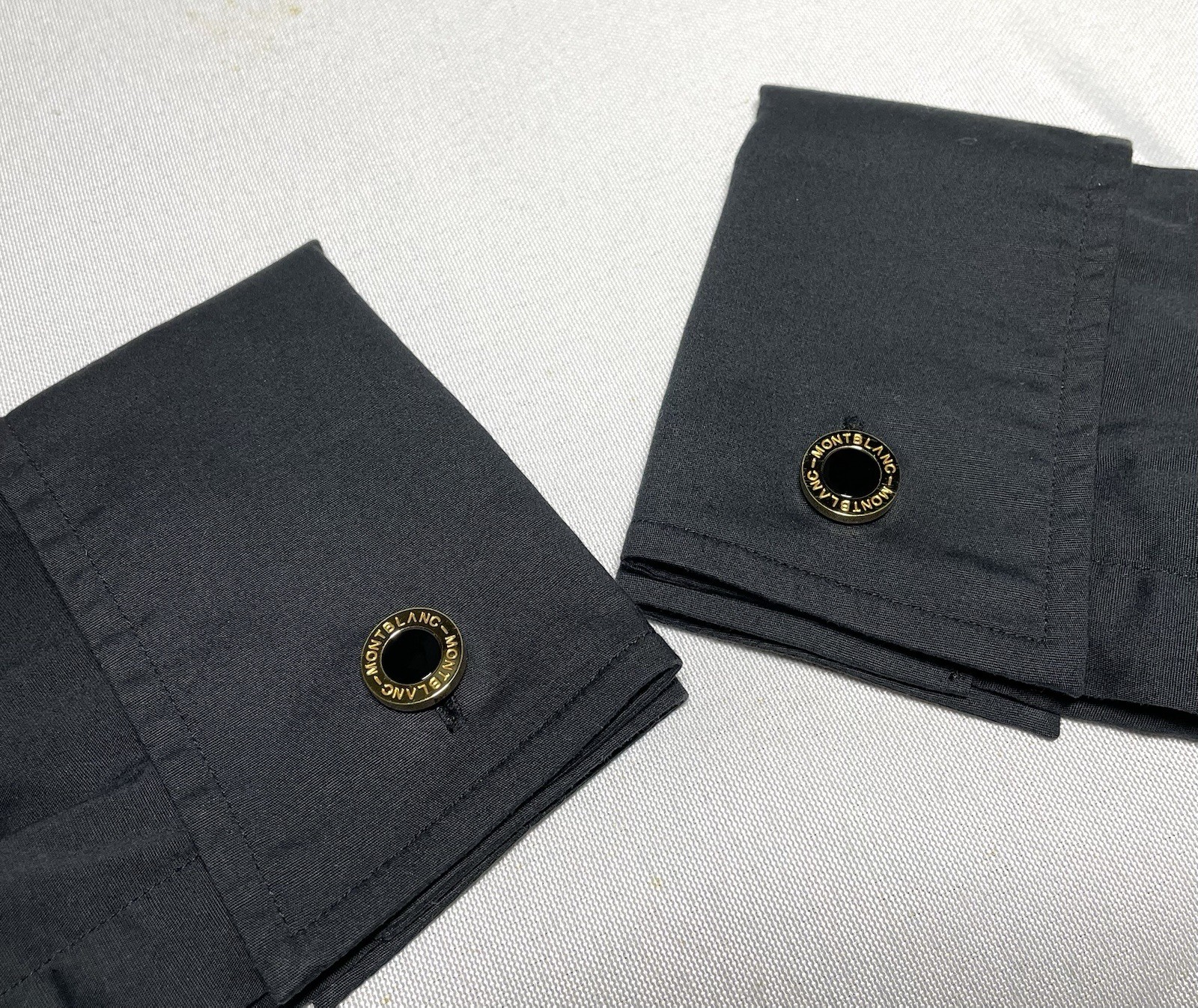 Auth [Beautiful] Montblanc Logo gold metallic & black onyx Oval cufflinks +Box