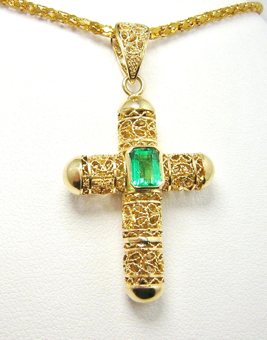 Colombian Emerald Filigree Cross Pendant Square Shape 0.85 Cts 18K Gold Fine Muz