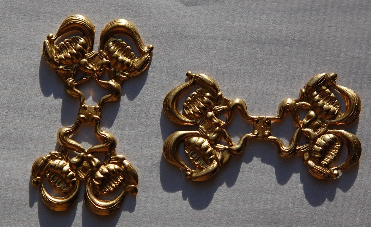 Raw Brass Nouveau Floral Connector Wrap Bar 42x23mm (2) mtl339C