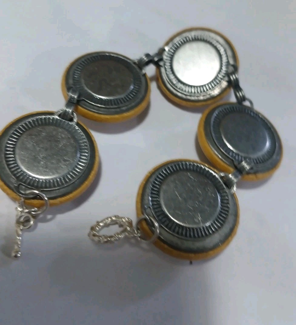Vintage Mustard Yellow Mixed Material/Metal bottom Button Bracelet 6.5″