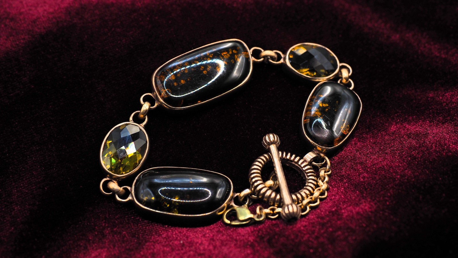Stephen Dweck – Bronze – Black Amber & Olive Quartz bracelet – Length 7.50″