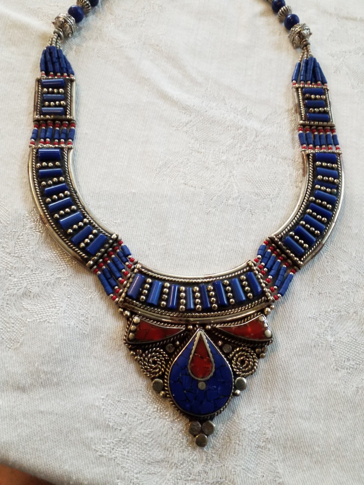 ETHNIC STUNNING NECKLACE
