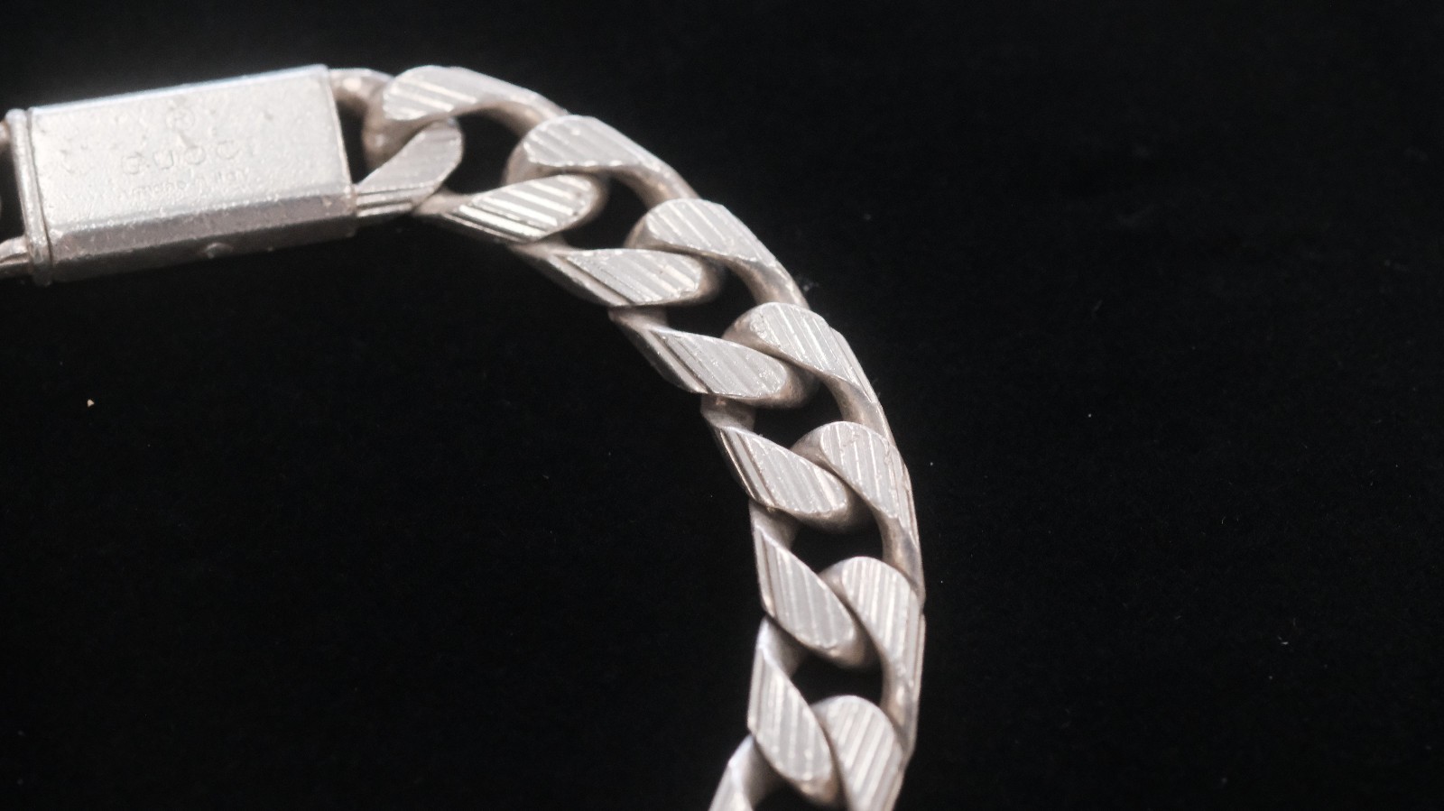 Gucci Sterling Silver Curb Link Heavy Bracelet 58.9g 9 INCHES LONG 10MM WIDE