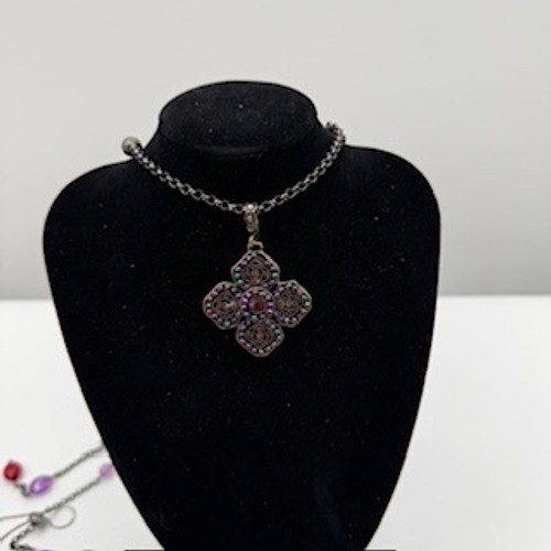Premier Designs: Vintage Quatrefoil Pendant Pink Rhinestone: Chain not included