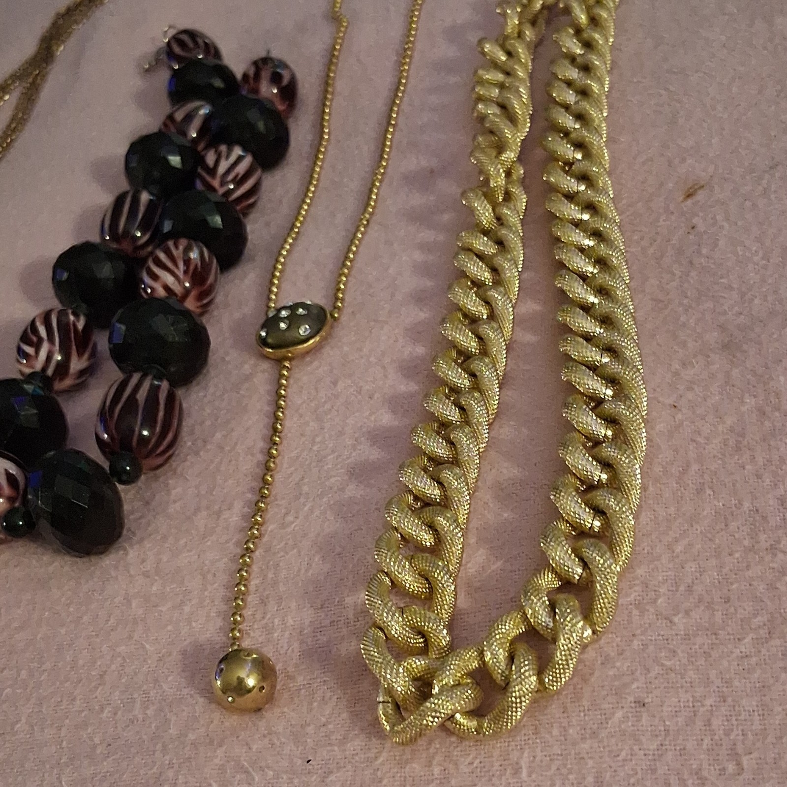 Women’s Fashion Mixed Jewelry Lot of 5- Necklaces/Chain/Bracelet Gold/Black