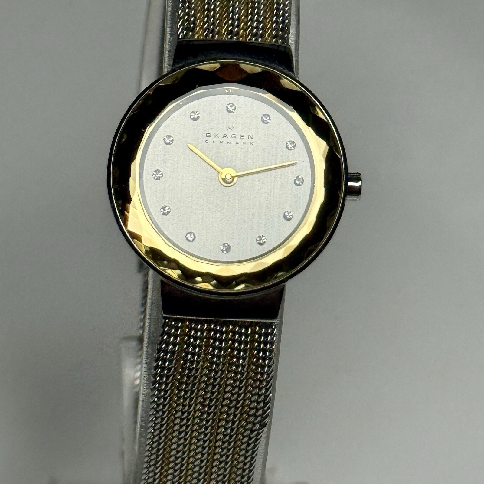 Skagen Womens Watch Two Tone Bracelet Faceted Mineral Crystal Excellent Conditio