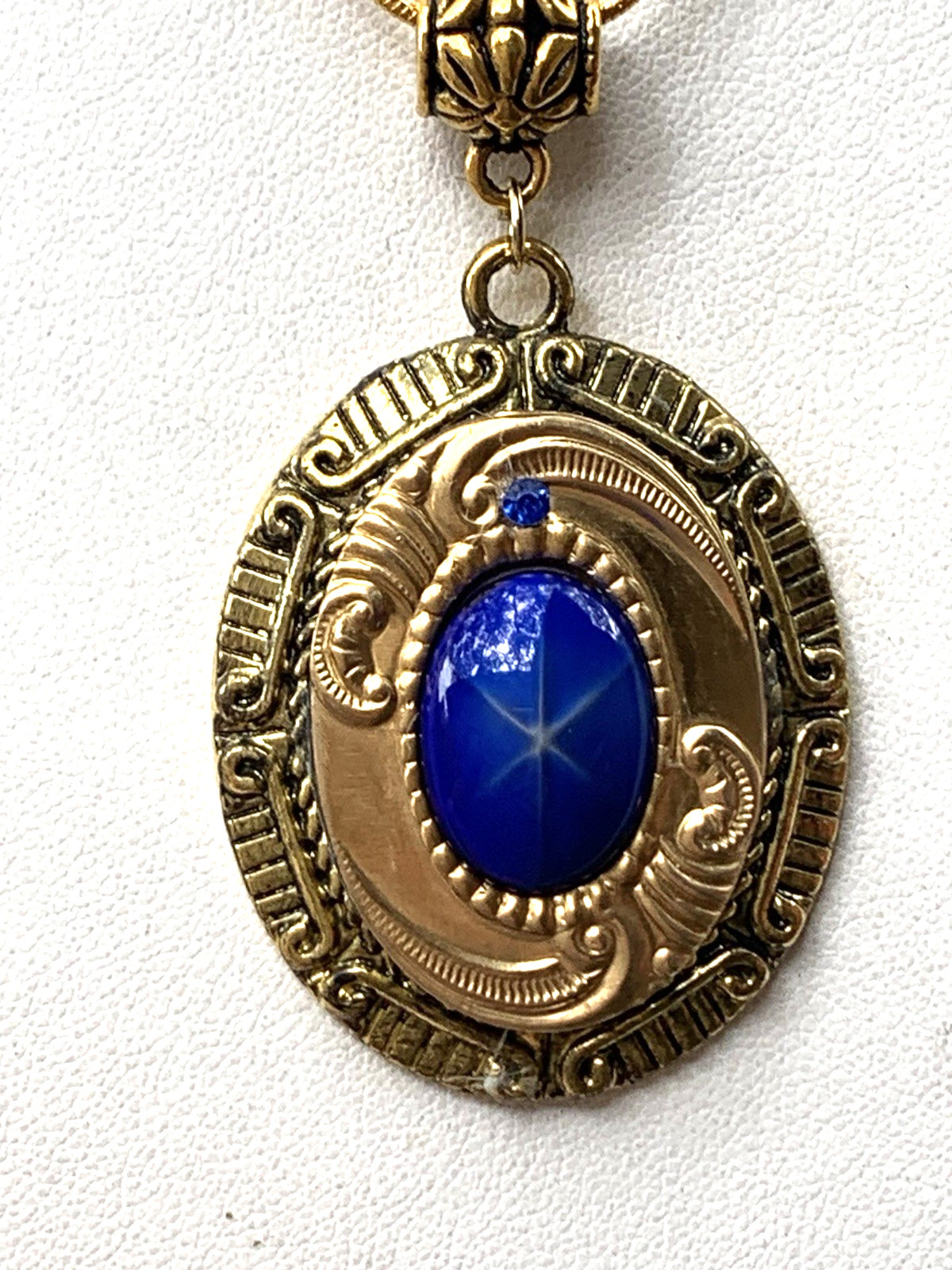 NEW ITEM*XL GERMAN PORC. BLUE STAR SAPPHIRE GOLDEN EGYPTIAN MEDALLION NECKLACE