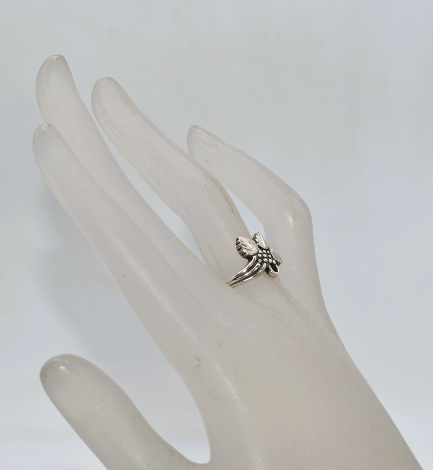 Wheeler Manufacturing Sterling Silver Leaves & Grape Vine Ring Size 6