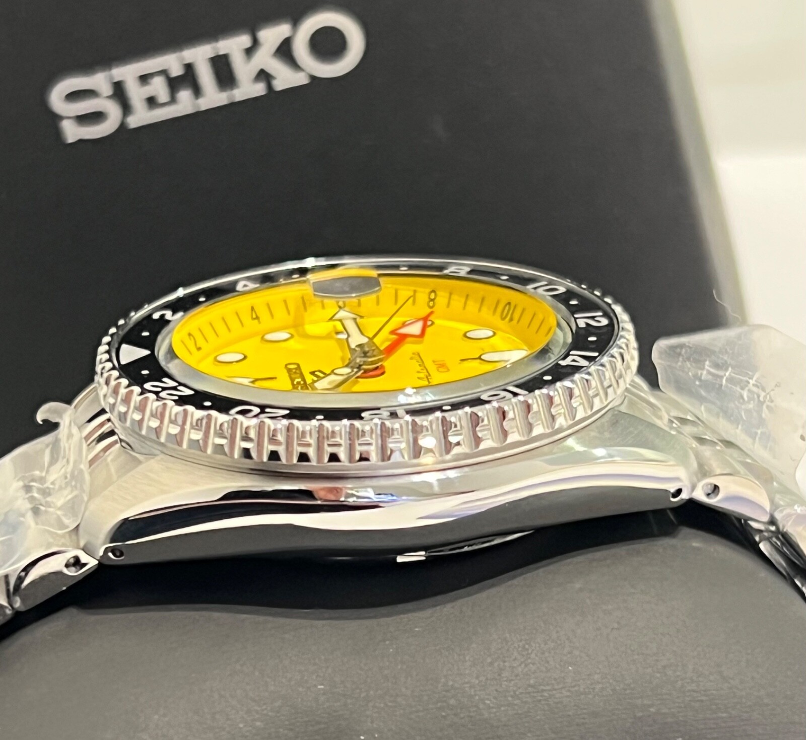 Seiko GMT “Yellow Dial” – SSK017K1 – Limited Edition – Never Worn