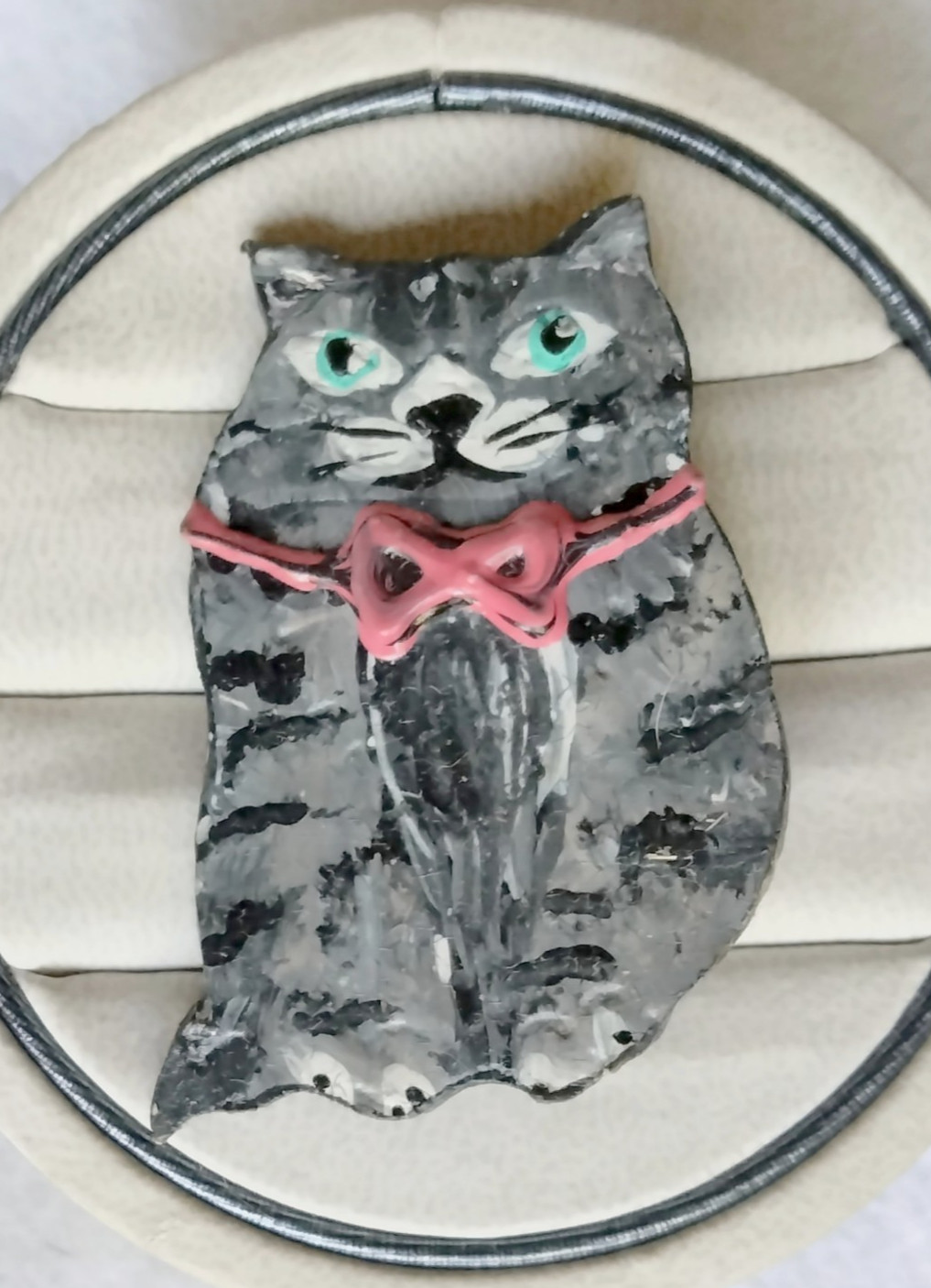 Handmade Wooden Gray Tabby Cat Brooch (173 – 2587)