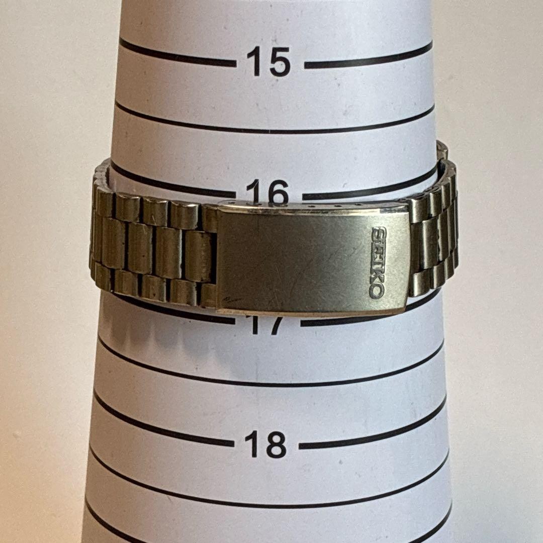 Excellent condition, fully functional Seiko men’s vintage silver chronograph