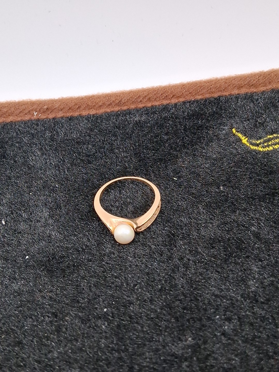 Marked 10k Yellow Gold Single Pearl Ring Size 6 – 2.56g