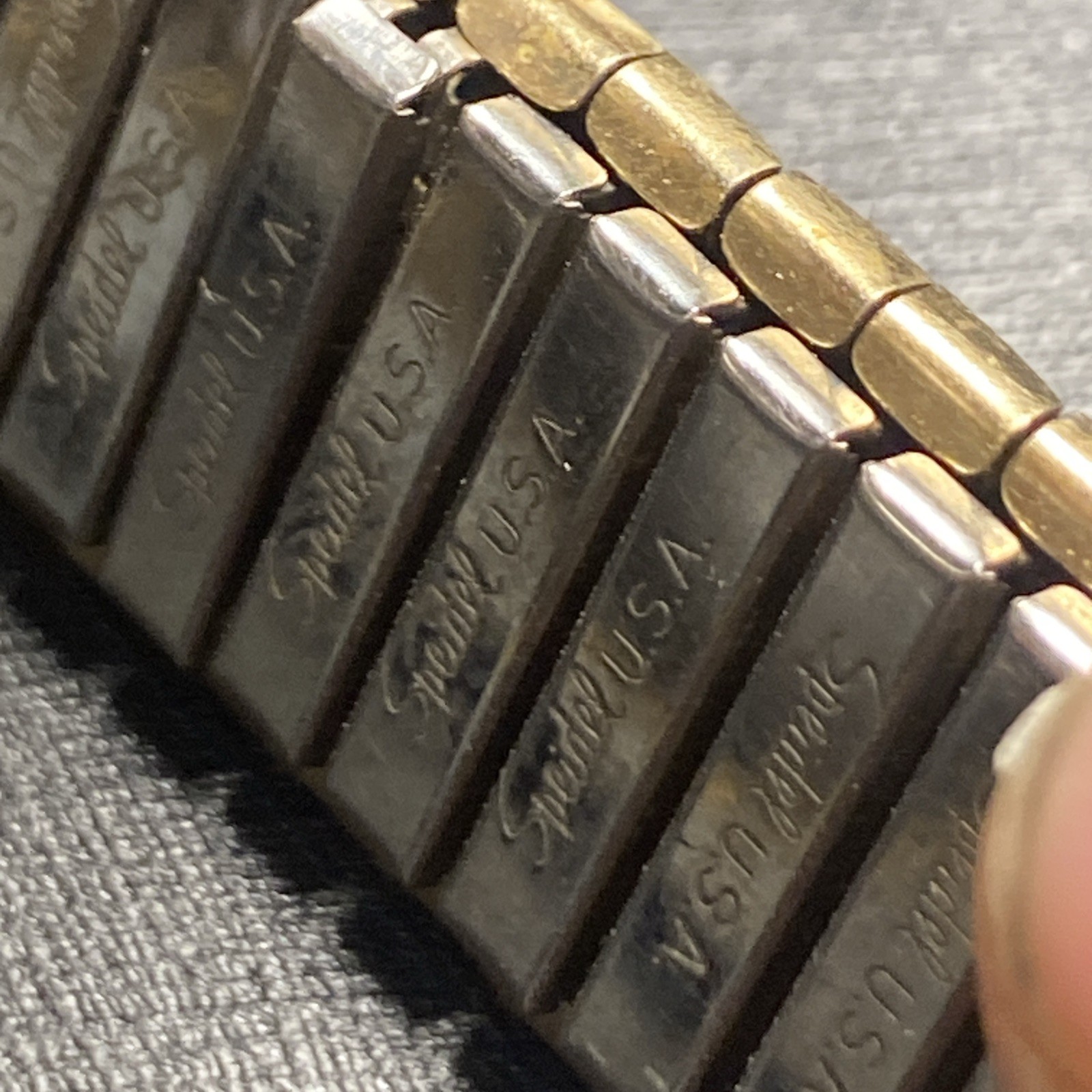 VTG 80s Timex Men’s Gold Quartz 33.5 mm Speidel Stretch Band for Parts?Untested