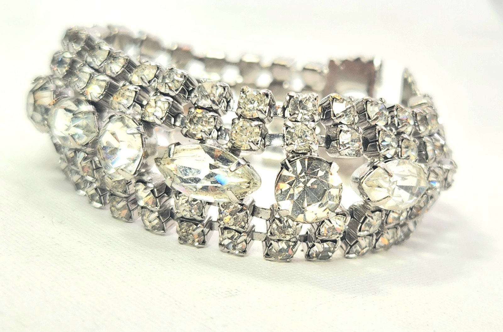 Vintage Rhinestone Bracelet Rhodium Plated White Colorless Sparkle 6 3/4″ Length