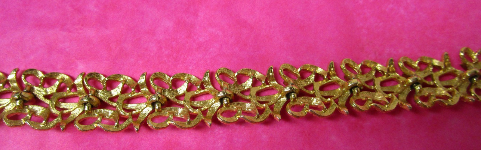 Vintage Textured Stylized Openwork Monet Bracelet With Safety Chain Gold Tone 7″