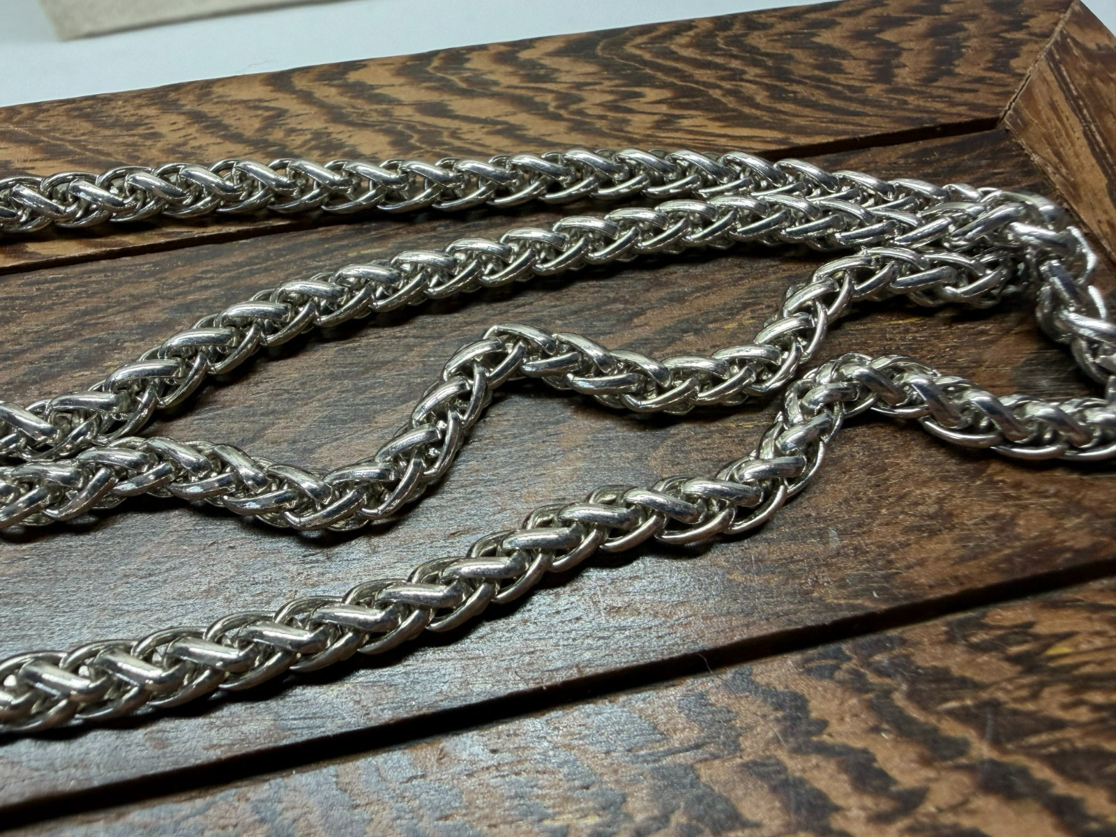 Simple Silver Tone Spaghetti Wheat Chain 18″ 2K Retro Modern Boho – 22g