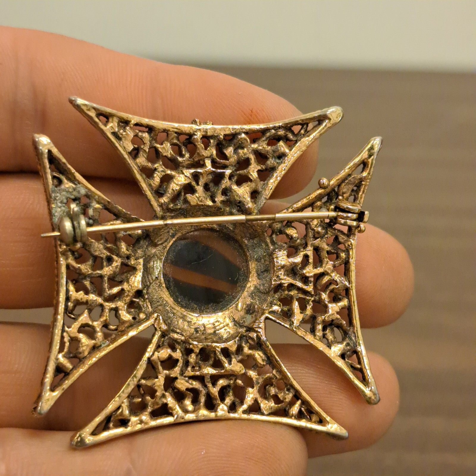 Vintage Maltese Cross Brown Glass Pin Brooch Filigree Art Jewelry 2″