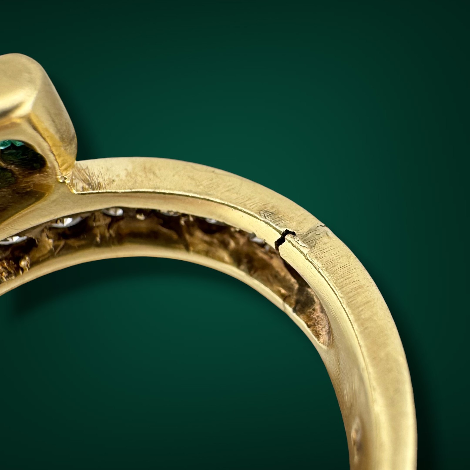 Vintage 90s 14K Yellow Gold 0.50ctw Emerald & 0.64ctw Diamond Bypass Ring 6.96g