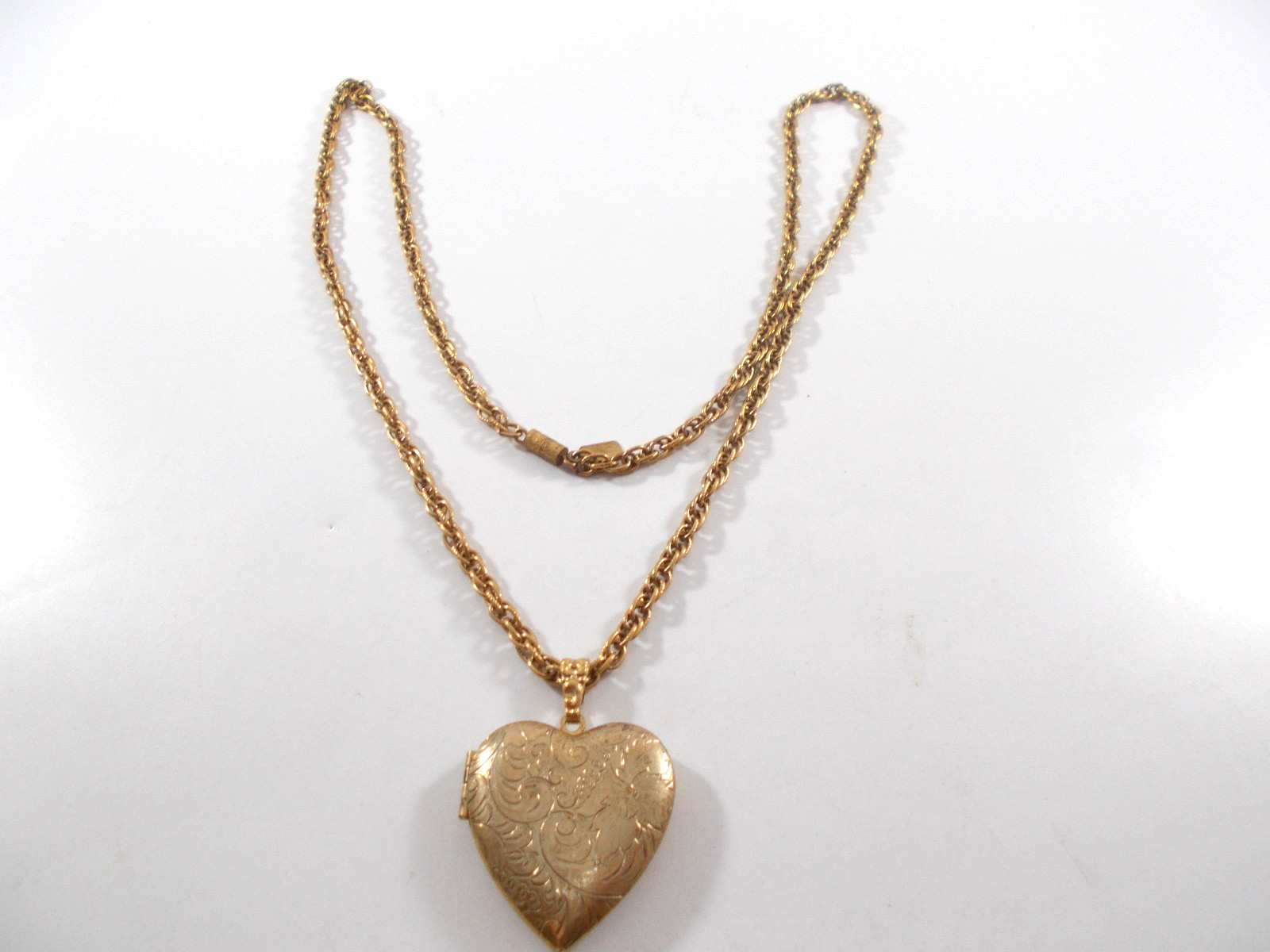 1928 Jewelry Company Gold Tone Heart Photo Locket Pendant Necklace Free Shipping